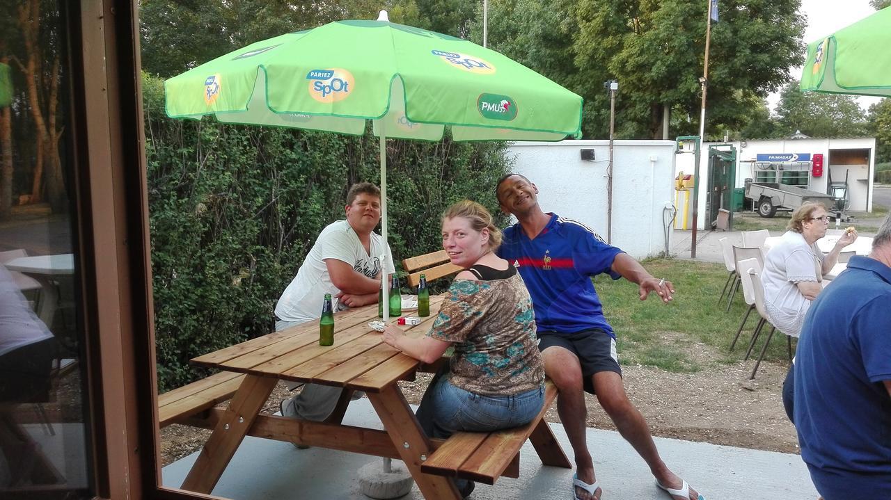 Camping Loisirs Des Groux Mousseaux-sur-Seine Εξωτερικό φωτογραφία